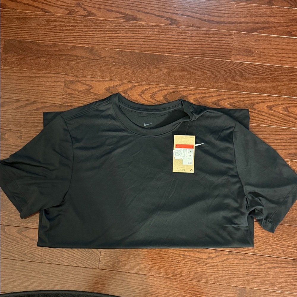 Nike Men’s Dri Fit Black Short Sleeve Tee w/tags